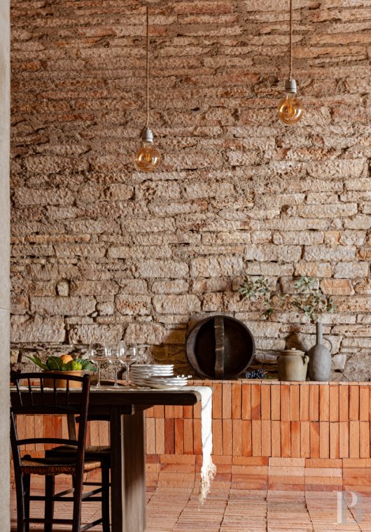 Dans le Gard, en bordure de l’Ardèche, un ancien mas restauré au milieu des oliviers, des vignes et des lavandes - photo  n°45